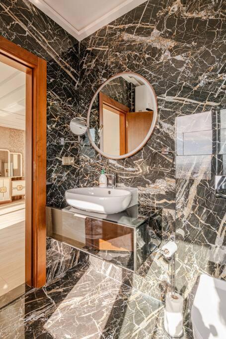 Royale Duplexe Pleine Centre Tanger Lägenhet Exteriör bild